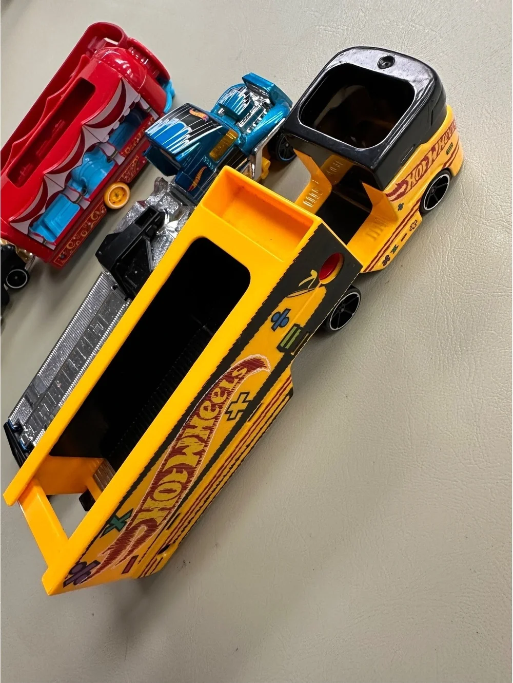 Hot Wheels Car Transporter Truck Toy Set